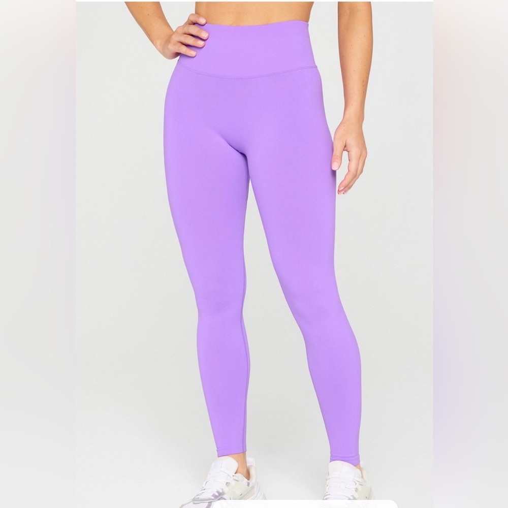 Fabletics Seamless Scrunch HighWaisted Legging Vibrant Purple, neon violet color - Picture 3 of 8